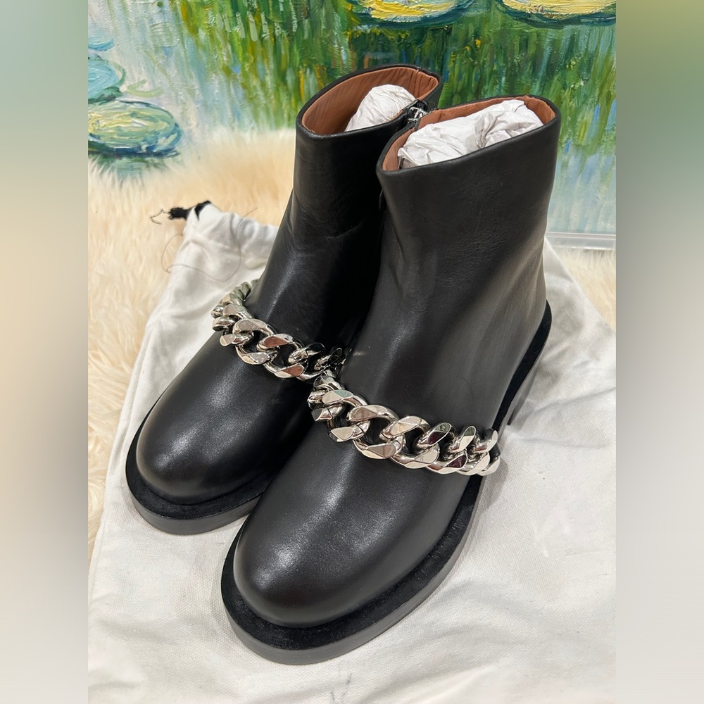 Givenchy size 35 Leather Ankle Boots